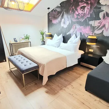 Krueger 'apartment Luke' *